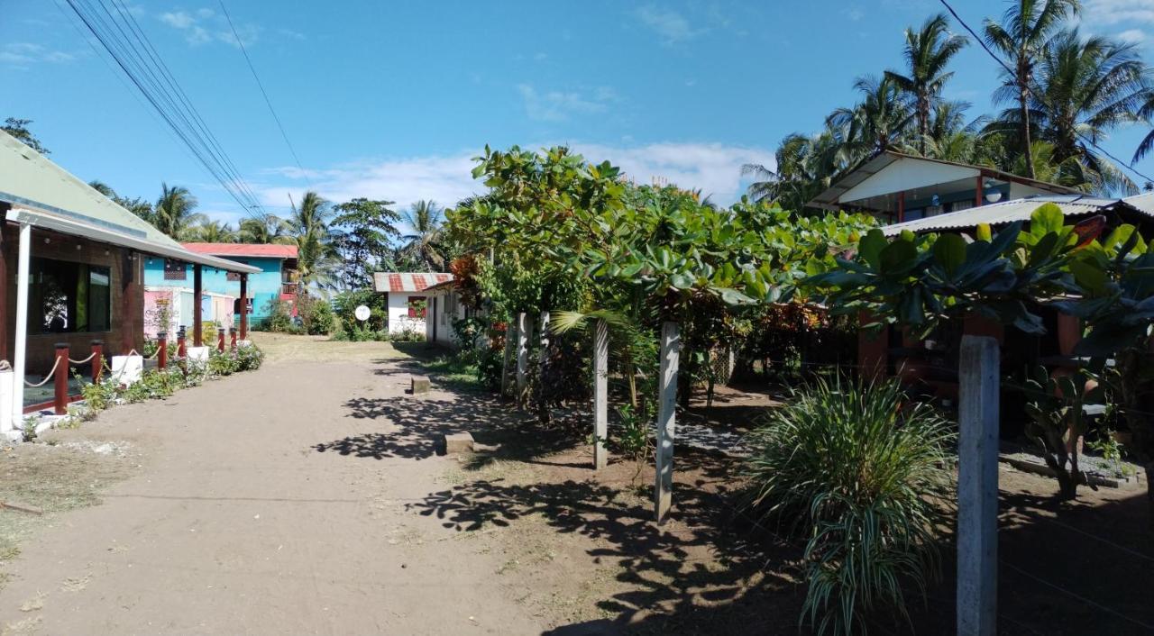 Micheck Beach House Tortuguero Bagian luar foto