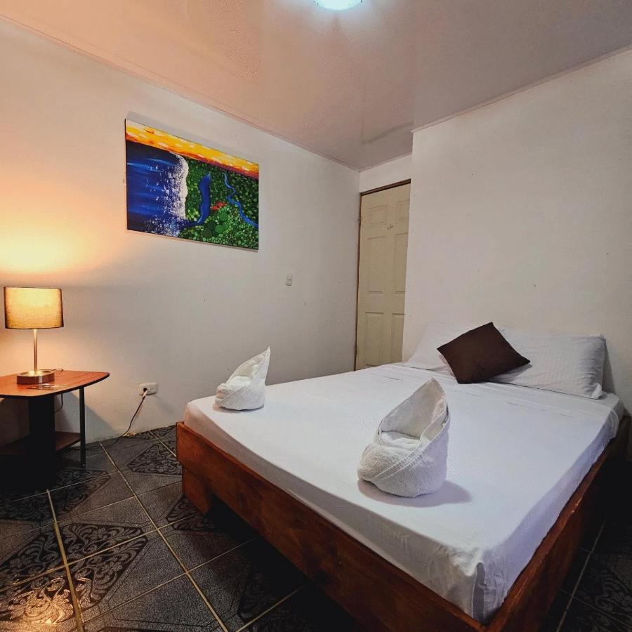 Micheck Beach House Tortuguero Bagian luar foto