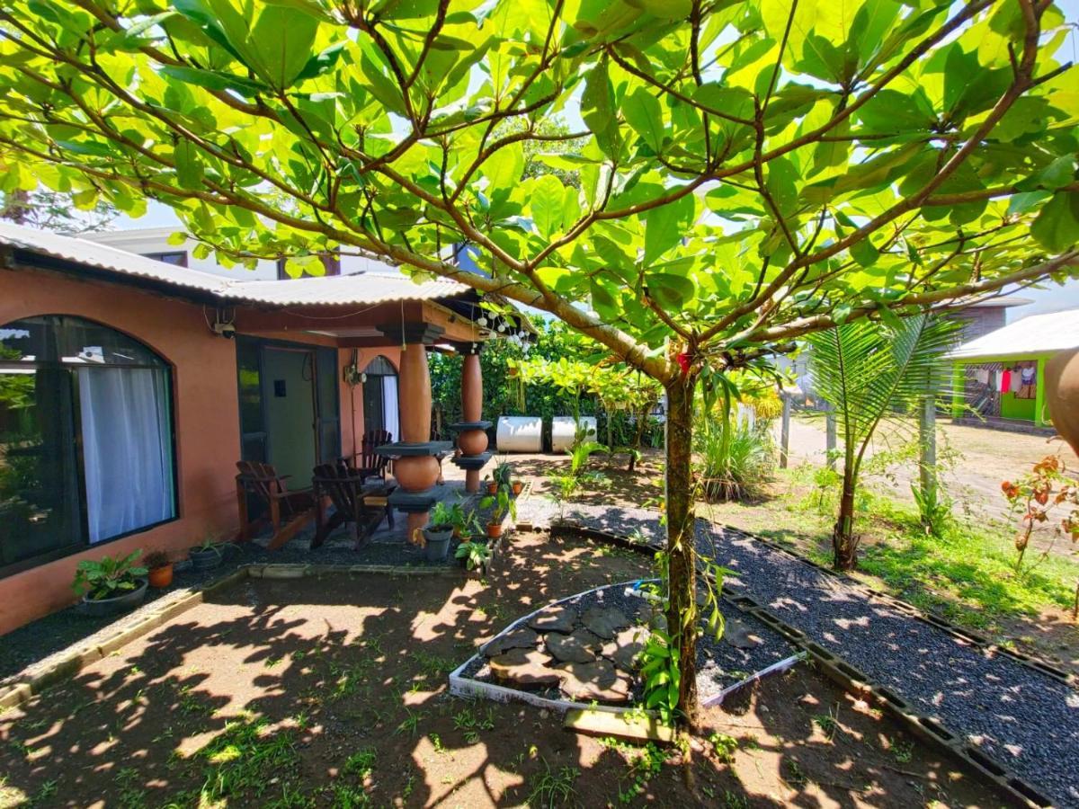 Micheck Beach House Tortuguero Bagian luar foto